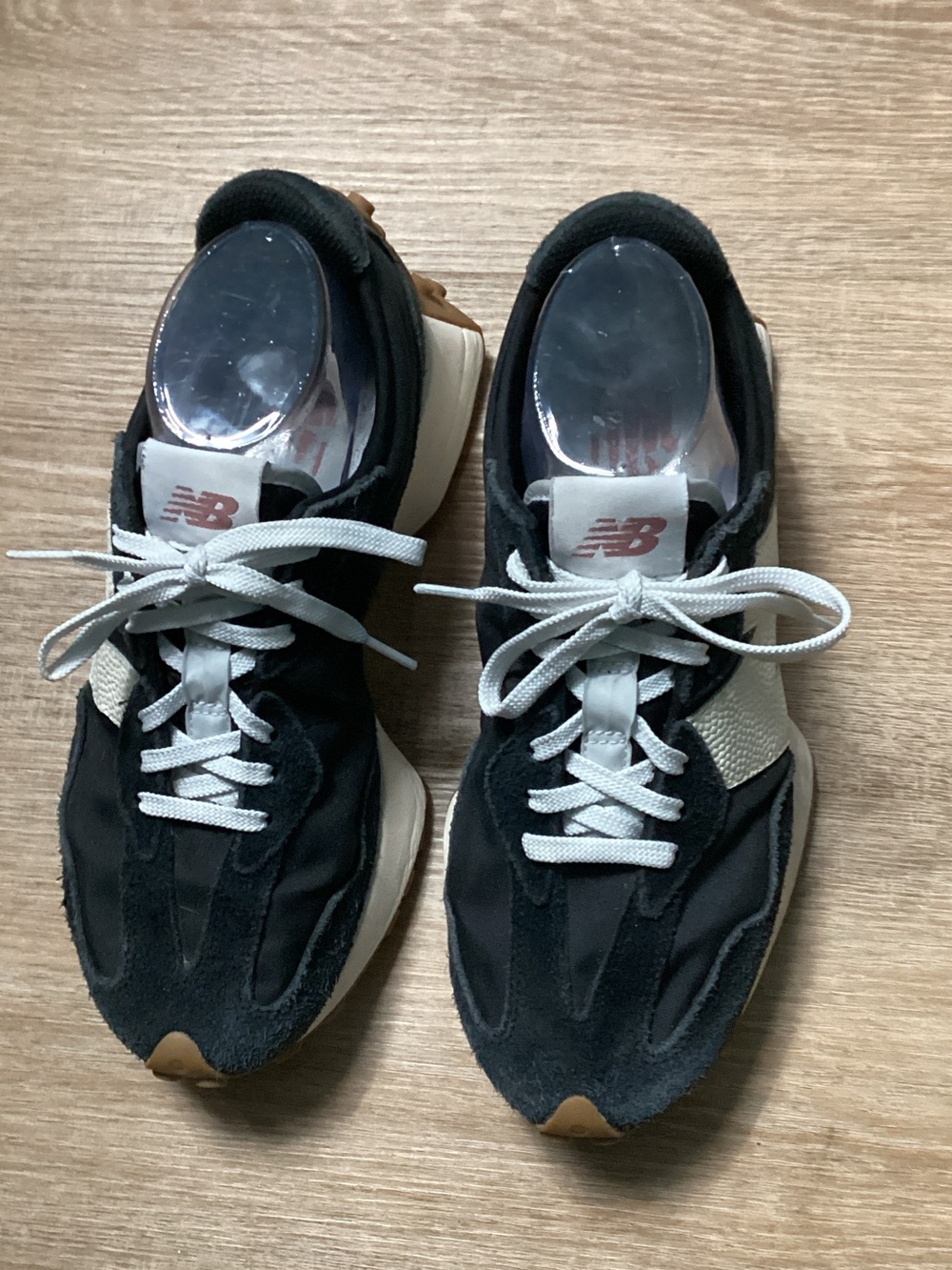 New Balance 327 Women's Black, White & Tan Retro Runner Sneakers Sz 9